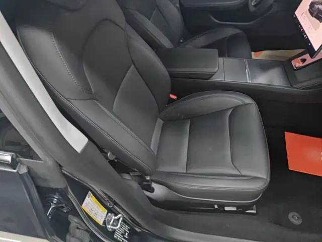 Tesla Model 3 — Фото автомобиля 24