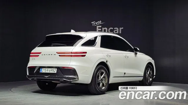 Genesis GV70 2.5T Бензин 2WD — Фото автомобиля 2