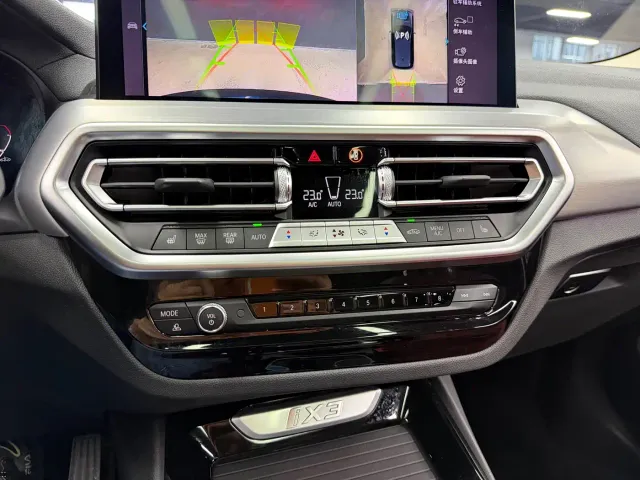 BMW iX3 — Фото автомобиля 16