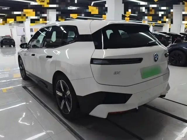 BMW iX — Фото автомобиля 4