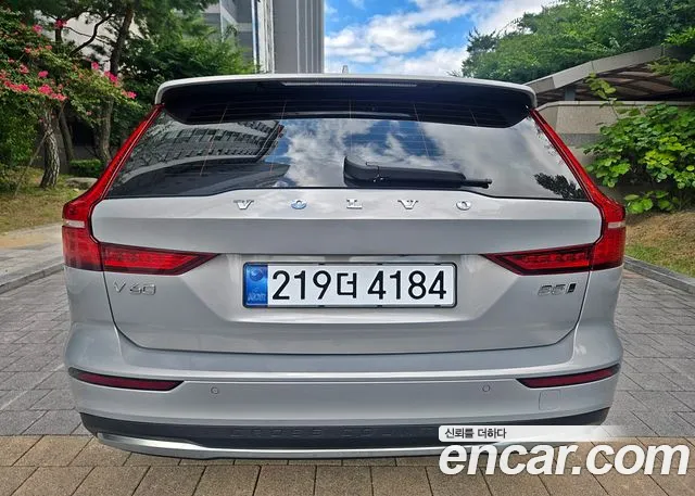 Volvo V60 — Фото автомобиля 5