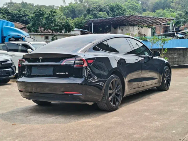 Tesla Model 3 — Фото автомобиля 4