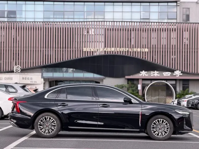 Hongqi H5 — Фото автомобиля 5