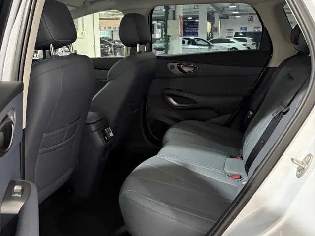 BYD Seal 05 DM-i — Фото автомобиля 10
