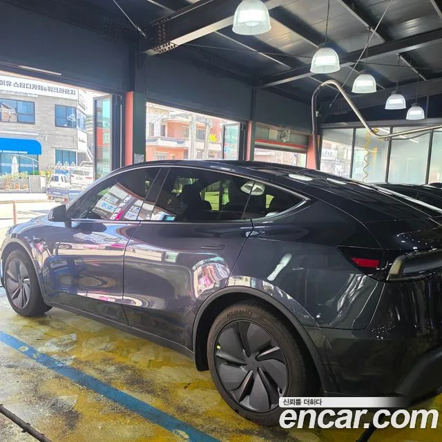 Tesla Model Y — Фото автомобиля 4