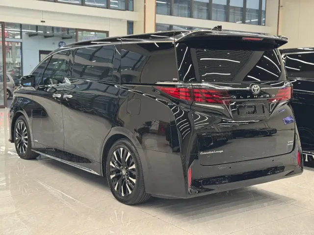 Toyota Alphard — Фото автомобиля 10