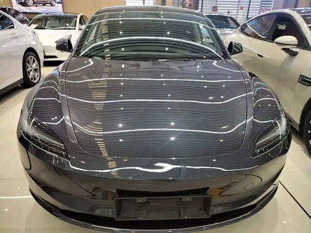 Tesla Model 3 — Фото автомобиля 2