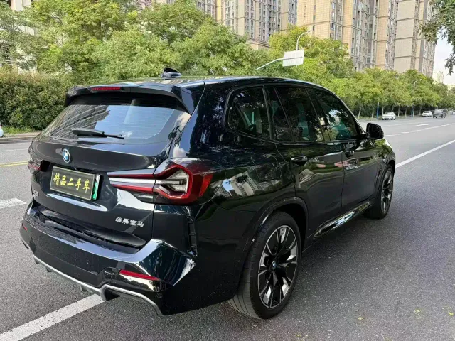 BMW iX3 — Фото автомобиля 7