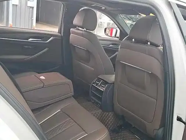 BMW 5 Series — Фото автомобиля 15