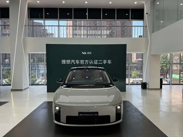 Li Auto i8 — Фото автомобиля 2