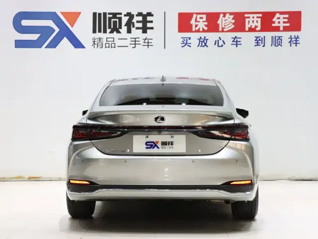 Lexus ES — Фото автомобиля 6