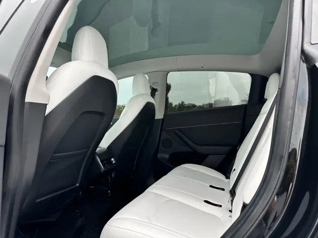 Tesla Model Y — Фото автомобиля 11
