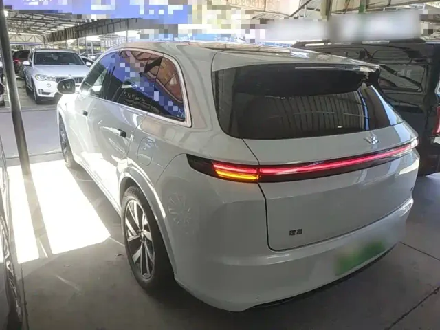 Li Auto L7 — Фото автомобиля 4