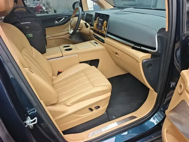 Voyah Auto Voyah Dreamer 2025 Model PHEV 4WD Premium QianKun Edition — Фото автомобиля 8