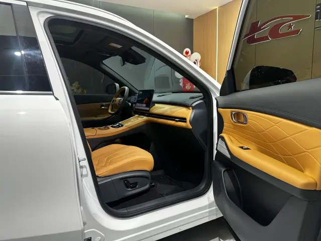 Geely Galaxy Starship 7 EM-i — Фото автомобиля 11