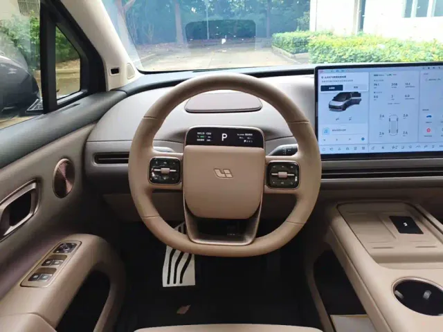 Li Auto i8 — Фото автомобиля 10
