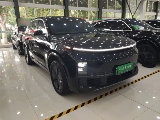 Li Auto L8 — Фото автомобиля 3