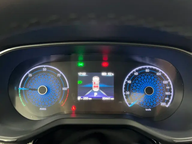Hongqi E-QM5 — Фото автомобиля 14