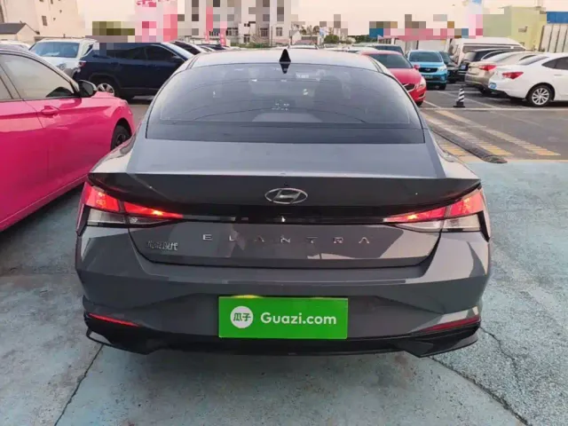 Hyundai Elantra — Фото автомобиля 5