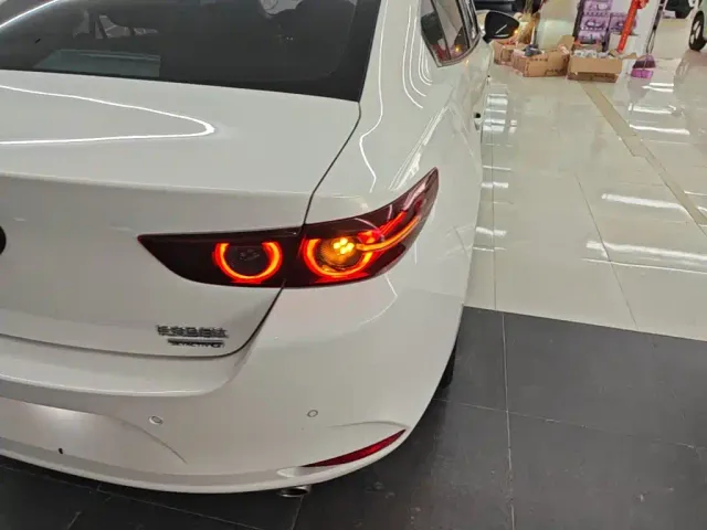 Mazda Axela — Фото автомобиля 7