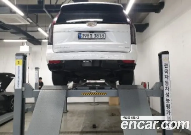 Cadillac Escalade 5th Gen — Фото автомобиля 2