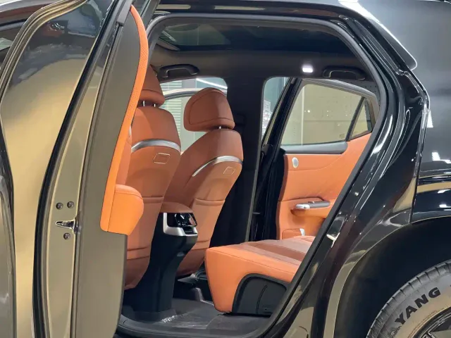 Changan Qiyuan E07 — Фото автомобиля 19