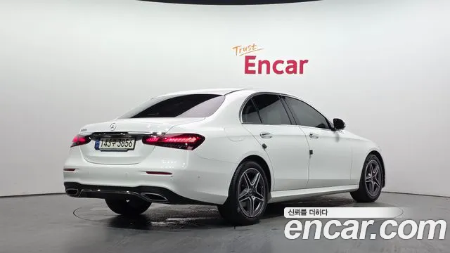 Mercedes-Benz E-Class — Фото автомобиля 2