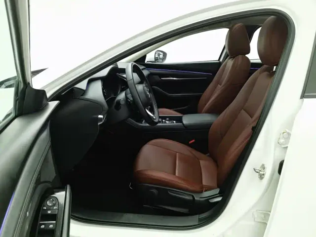Mazda Axela — Фото автомобиля 10