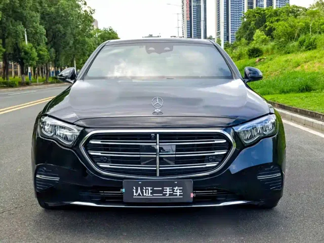 Mercedes-Benz E-Class — Фото автомобиля 2