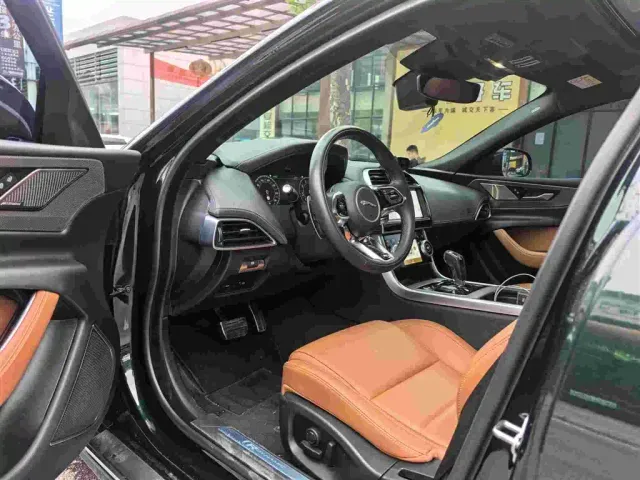 Jaguar XEL — Фото автомобиля 4