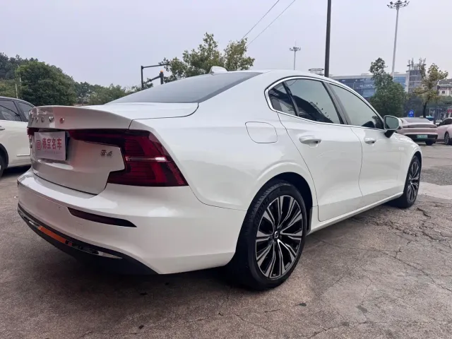 Volvo S60 — Фото автомобиля 11