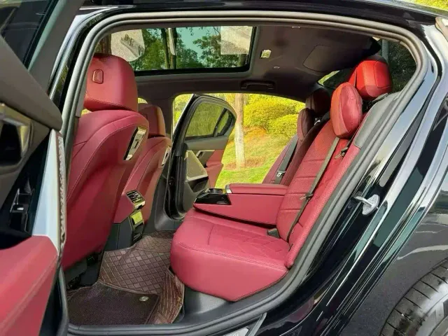 BMW 5 Series — Фото автомобиля 4