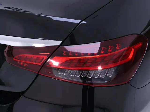 Mercedes-Benz E-Class — Фото автомобиля 9