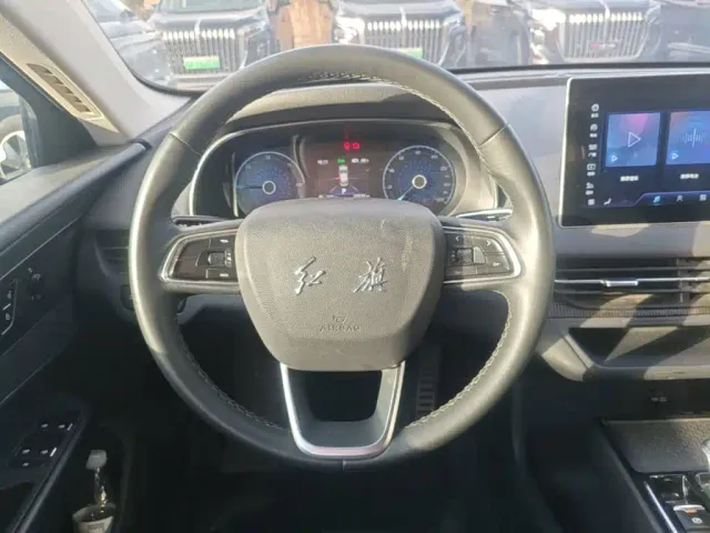 Hongqi E-QM5 — Фото автомобиля 10