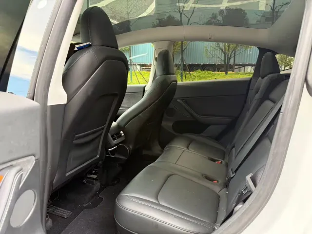Tesla Model Y — Фото автомобиля 6