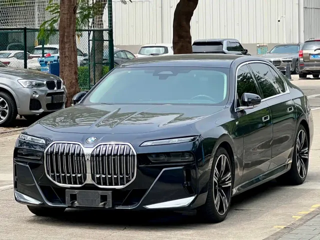 Фотография автомобиля — BMW 7 Series