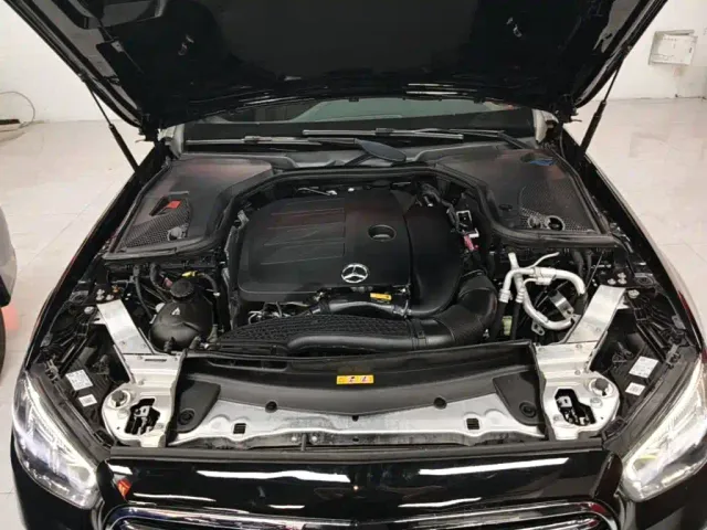 Mercedes-Benz E-Class — Фото автомобиля 19