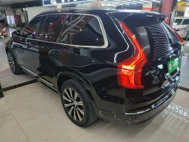 Volvo XC90 — Фото автомобиля 4