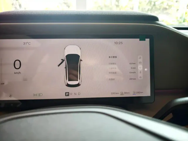 Volvo XC70 Plug-in Hybrid — Фото автомобиля 6