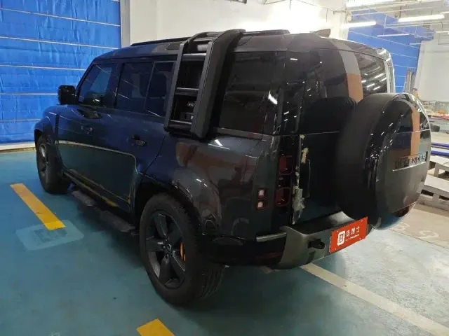 Land Rover Defender — Фото автомобиля 4