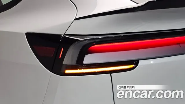 Tesla Model Y — Фото автомобиля 22