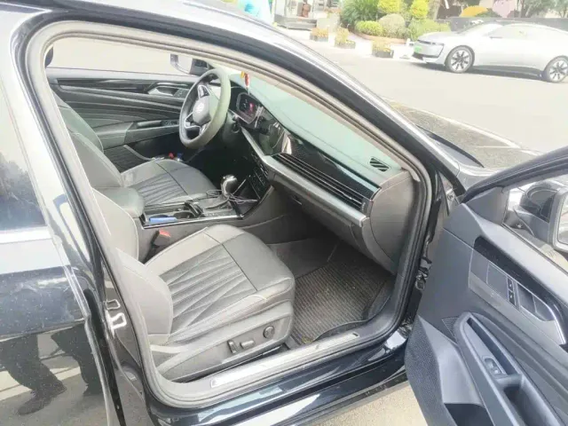 Volkswagen Passat — Фото автомобиля 13