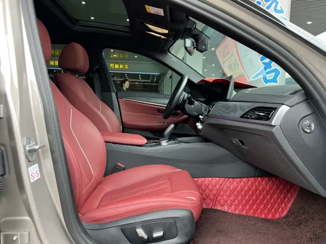 BMW 5 Series — Фото автомобиля 9