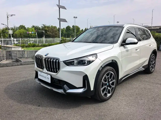 Фотография автомобиля — BMW X1