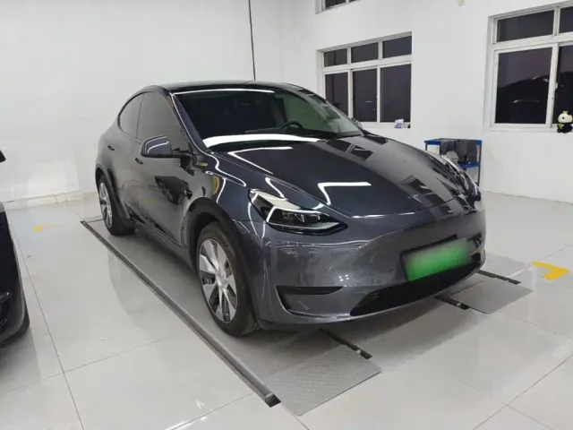 Tesla Model Y — Фото автомобиля 3