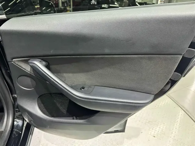 Tesla Model Y — Фото автомобиля 24
