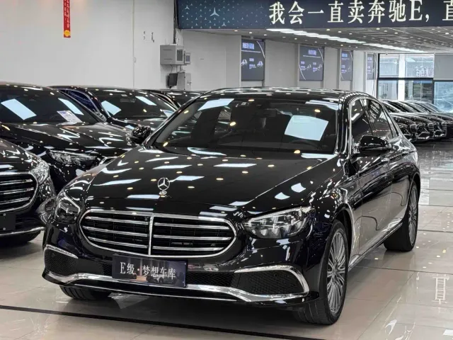 Mercedes-Benz E-Class — Фото автомобиля 3
