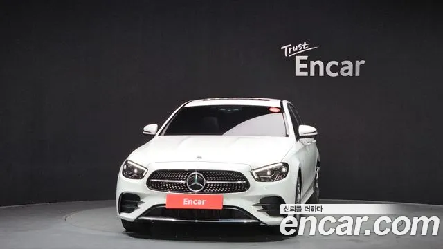 Mercedes-Benz E-Class — Фото автомобиля 3