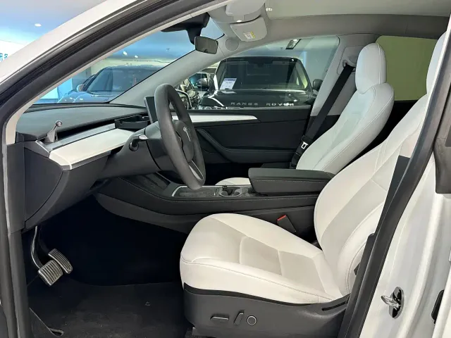 Tesla Model Y — Фото автомобиля 9