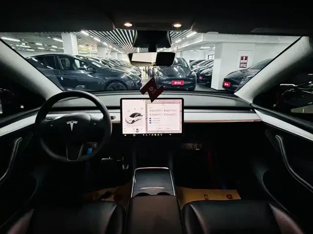 Tesla Model Y — Фото автомобиля 8